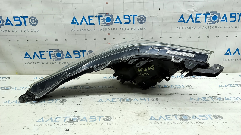 Фара передняя левая Toyota Prius 50 16-18 LED