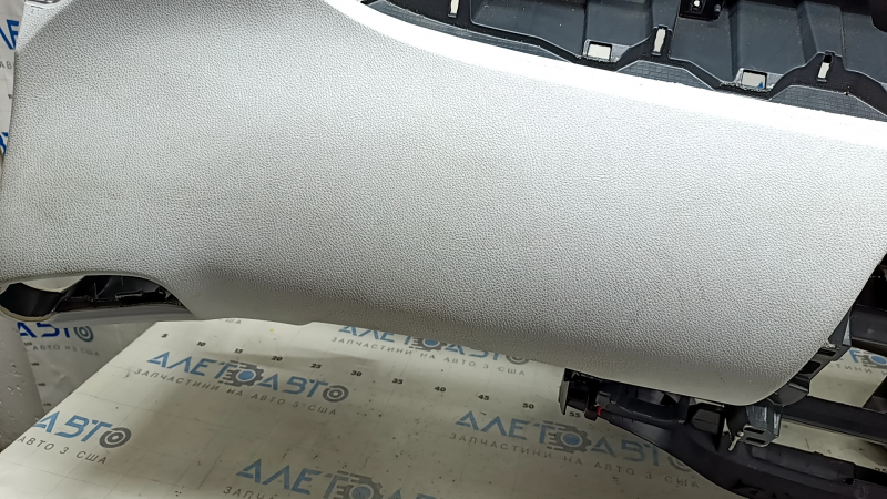 Торпедо передняя панель с AIRBAG Toyota Prius 50 17-22 черная с серым под малый дисплей, с нижним креплением, под химчистку