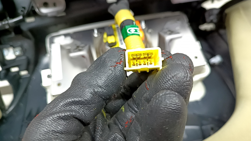 Торпедо передняя панель с AIRBAG Toyota Prius 50 17-22 черная с серым под малый дисплей, с нижним креплением, под химчистку