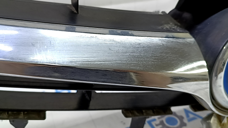 Решетка радиатора grill Toyota Camry v55 15-17 usa hybrid с эмблемой, песок