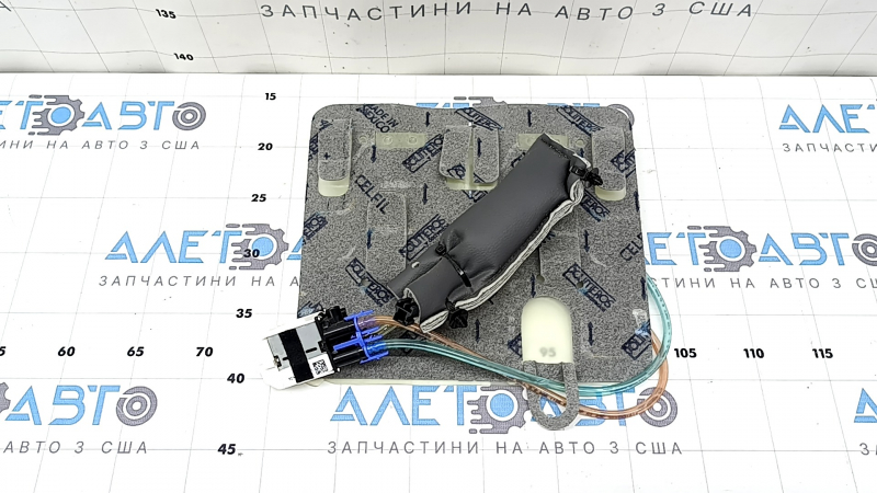 Закрепленная подпорка сиденья для BMW X5 F15 2014-2018, все элементы в рабочем состоянии.