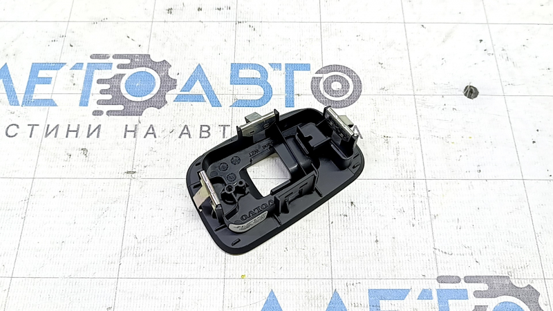 Накладка управления стеклоподъемником задним левым Volvo XC60 18-26 черная