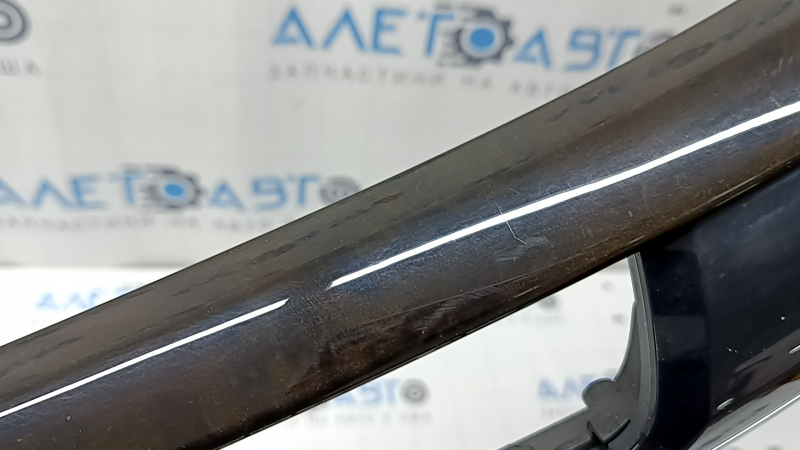 Накладка передней панели левая BMW X5 F15 14-18 под дерево глянец, царапины