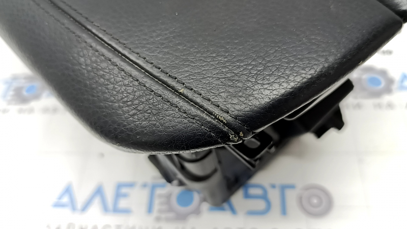 Подлокотник BMW X5 F15 14-18 кожа черная Dakota, царапины, потерт