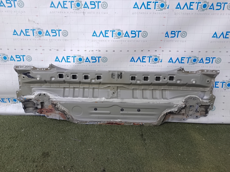 Задняя панель Toyota Camry v40 высверлеена, серебро, ржавая