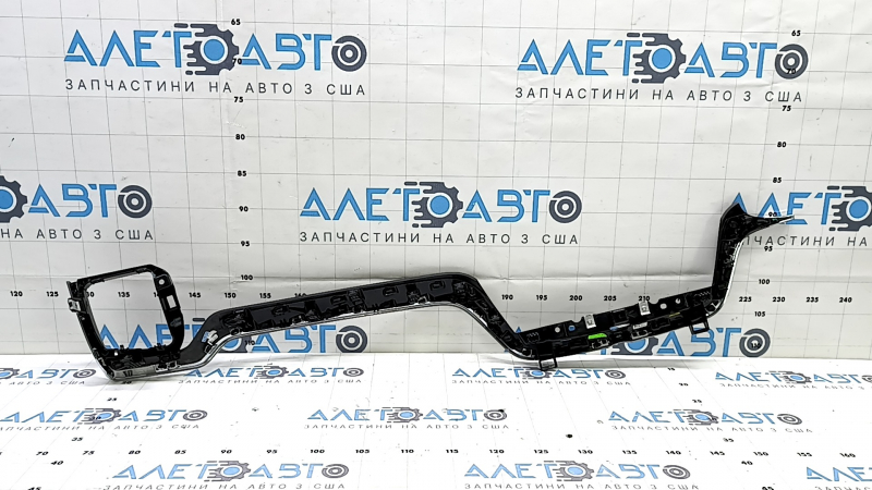 Накладка передней панели правая Volvo XC60 18-26 под дерево Linear Lime с хромом