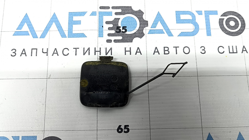 Заглушка буксировочного крюка заднего бампера Audi A4 B8 13-16 S line, надломано крепление