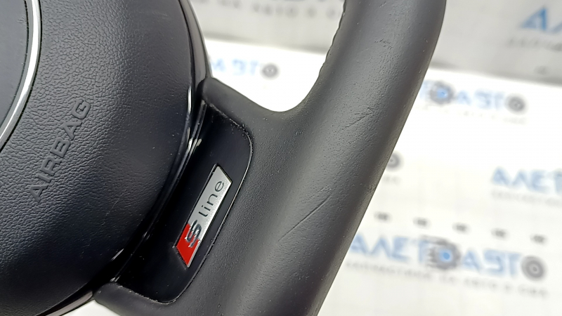 Руль в сборе Audi A4 B8 13-16 3 спицы, S-Line, скошенный, кожа черная с перфорацией, серая строчка, с Airbag, царапины