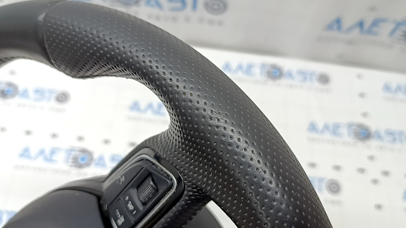 Руль в сборе Audi A4 B8 13-16 3 спицы, S-Line, скошенный, кожа черная с перфорацией, серая строчка, с Airbag, царапины