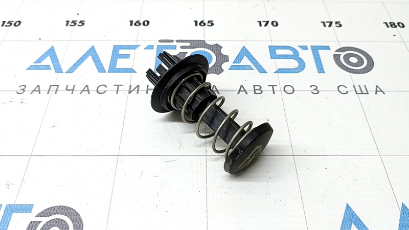 Отбойник капота правый Mercedes W167 GLE 350 450 20-26 на капоте, сломано крепление