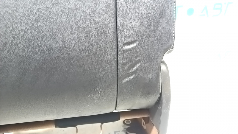Детали кожаного сидения с небольшими следами использования для Toyota Highlander.