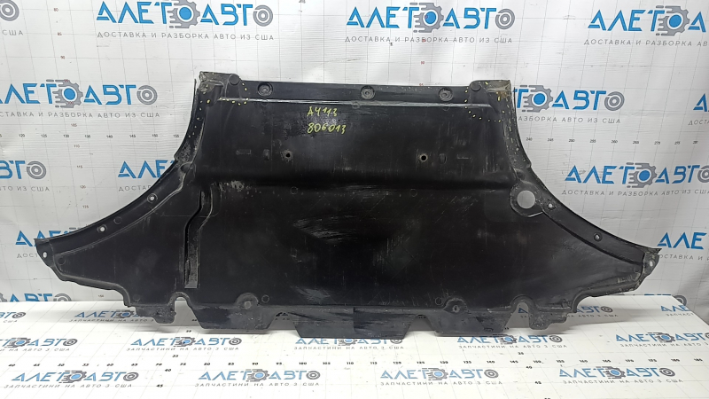 Защита двигателя Audi A4 B8 13-16 надрывы, трещины
