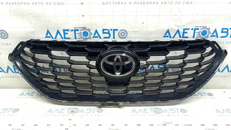 Решетка радиатора grill с эмблемой Toyota Highlander 21-26 XSE, под радар, песок