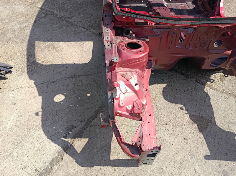 Четверть передняя правая Toyota Prius 50 16-22 на кузове, красная
