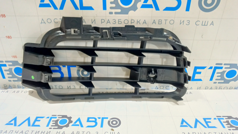 Решетка боковая переднего бампера правая VW Touareg 11-17 под парктроник