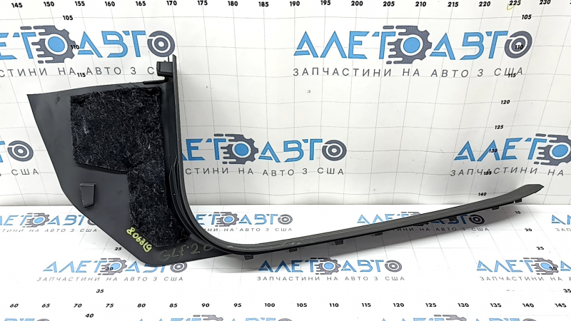 Передняя левая накладка порога Mercedes W167, темно-серая, с естественными следами использования.