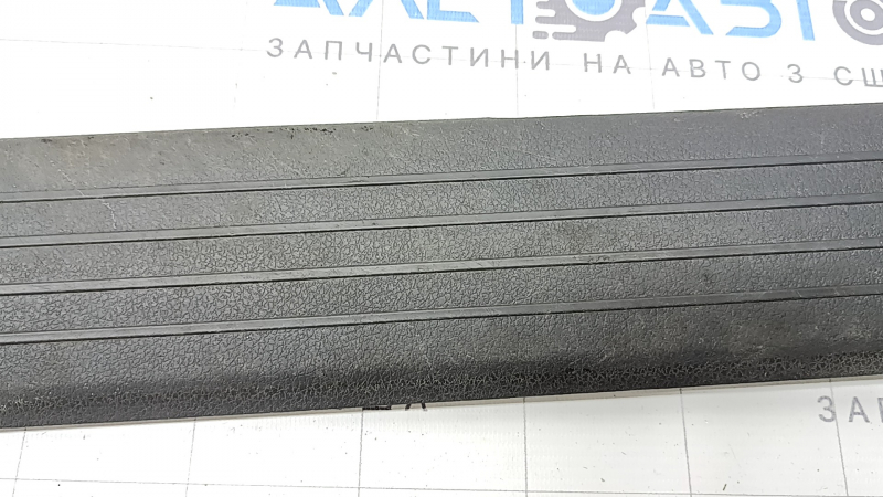 Накладка порога внутренняя передняя левая Mercedes W167 GLE 350 450 20-26 темно серая, царапины, под чистку
