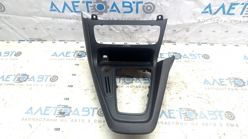 Накладка центральной консоли Ford Focus mk3 15-18 рест, черн, царапины