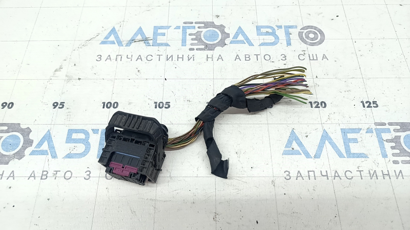 Фишка на блок ECU компьютера двигателя BMW 3 F30 17-18 B46, черная