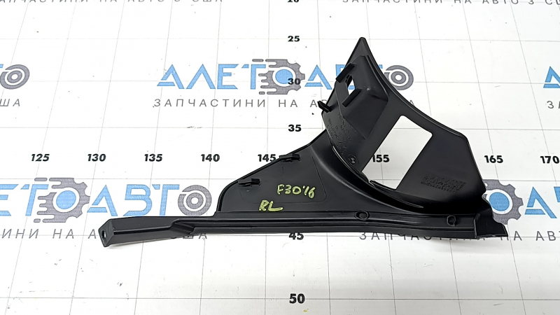 Накладка задней полки левая BMW 3 F30 12-18 под ремень, черная