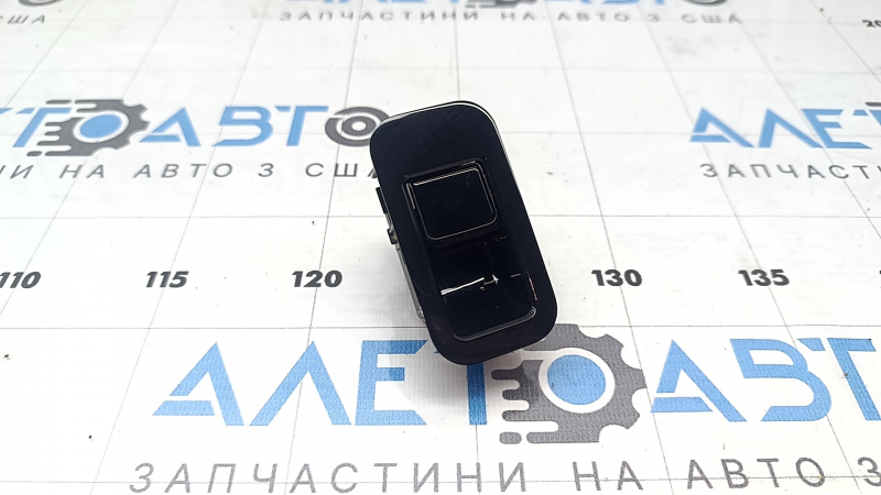 Управление стеклоподъемником задним левым Nissan Ariya 23-26 с черной глянцевой накладкой