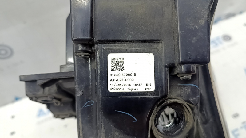 Фонарь верхний крыло правый Toyota Prius 50 16-16 царапины