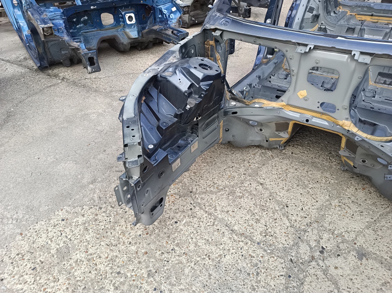 Четверть передняя правая Volvo XC60 22-26 B5, B6 на кузове, синий 723 вмятины