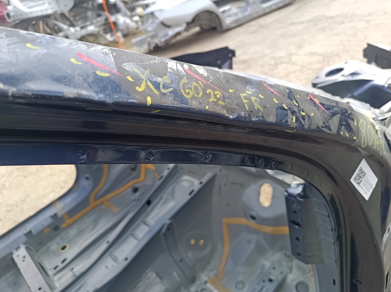 Четверть передняя правая Volvo XC60 22-26 B5, B6 на кузове, синий 723 вмятины