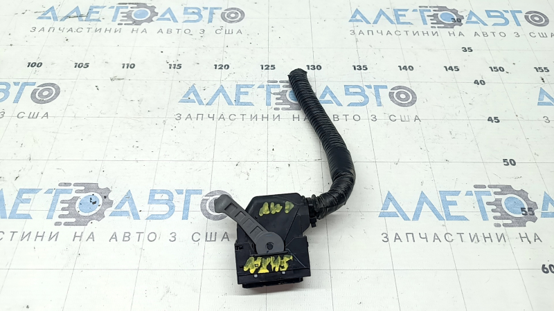 Фишка на блок ECU компьютер двигателя Lexus NX200t 16-17 AWD малая