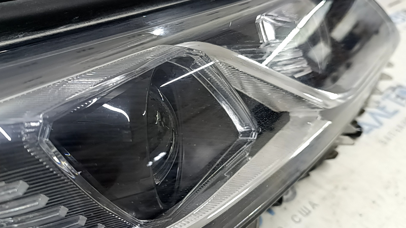 Фара передняя правая Toyota Camry v70 18-18 галоген + LED