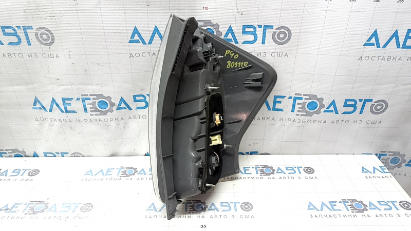 Фонарь левый Toyota Prius V 12-14 дорест, царапины, трещины в стекле, после ремонта, надломан
