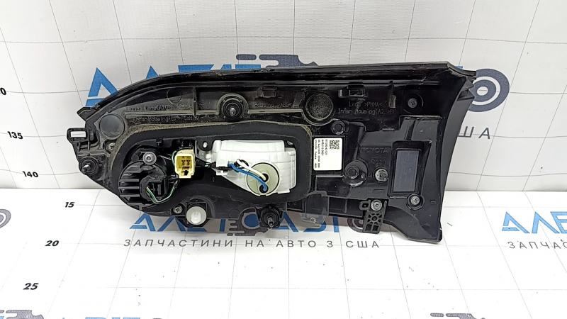 Фонарь внутренний дверь багажника левый Toyota Rav4 19-24 USA built