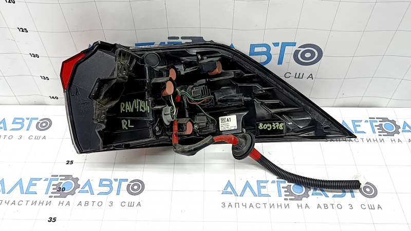 Фонарь внешний крыло левый Toyota Rav4 19-25 с боковым диодом, потерт