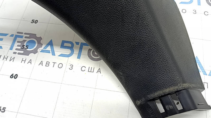 Накладка передней стойки левая нижняя Toyota Rav4 19-25 черная, потертое