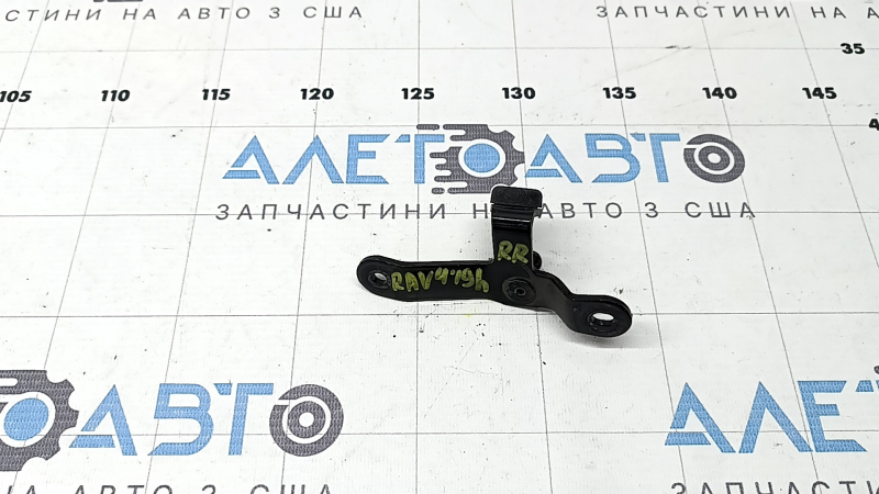 Кронштейн амортизатора двери багажника правый Toyota Rav4 19-25 нижний, с отбойником