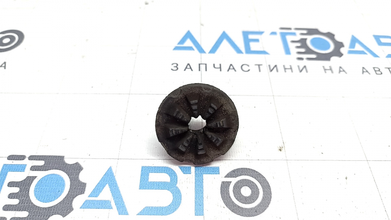 Опора радиатора нижняя левая Nissan Ariya 23-26 резина