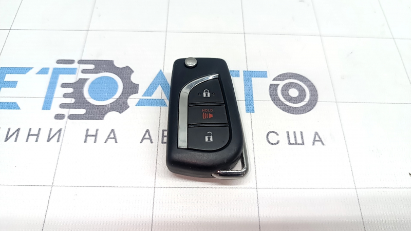 Ключ Toyota Rav4 21-25 3 кнопки, потерт, царапины