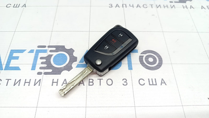 Ключ Toyota Rav4 21-25 3 кнопки, потерт, царапины