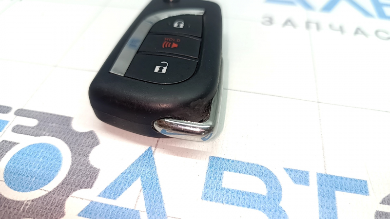 Ключ Toyota Rav4 21-25 3 кнопки, потерт, царапины