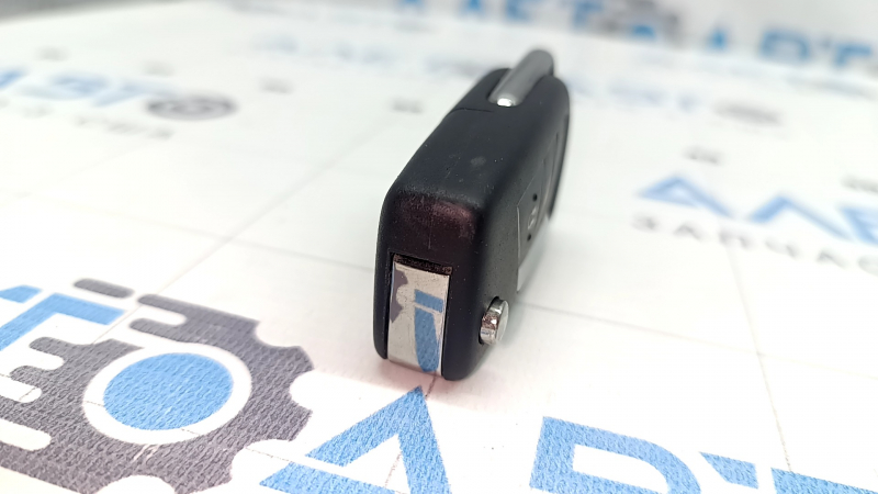 Ключ Toyota Rav4 21-25 3 кнопки, потерт, царапины