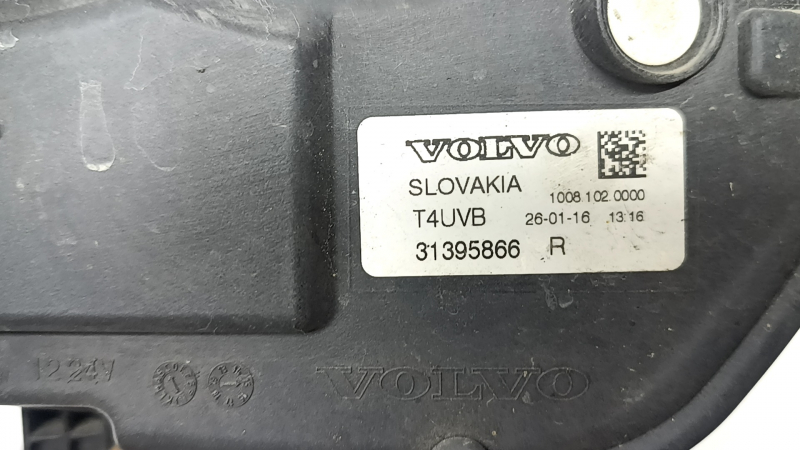 Противотуманная фара птф правая Volvo XC90 16-25 LED, песок