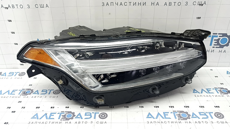Фара передняя правая в сборе Volvo XC90 16-17 LED, песок, трещины в стекле, сломано крепление