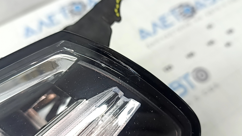 Фара передняя правая в сборе Volvo XC90 16-17 LED, песок, трещины в стекле, сломано крепление