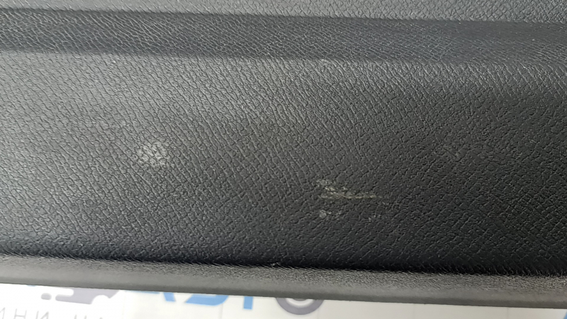 Обшивка двери багажника нижняя Volvo XC90 16-25 под электро дверь, 2 части, черная, царапины