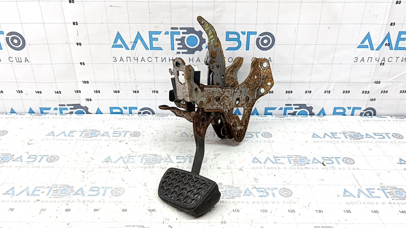 Педаль тормоза Toyota Camry v70 18-24 hybrid с датчиком, ржавая