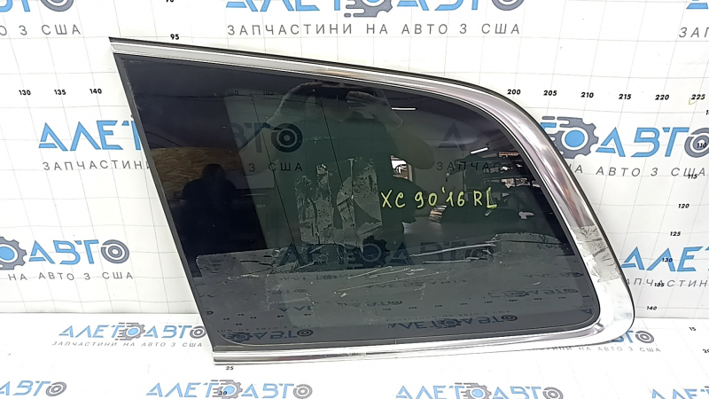 Боковая форточка для Volvo XC90 2016-2026, состояние Б/У, есть дефекты на стекле.