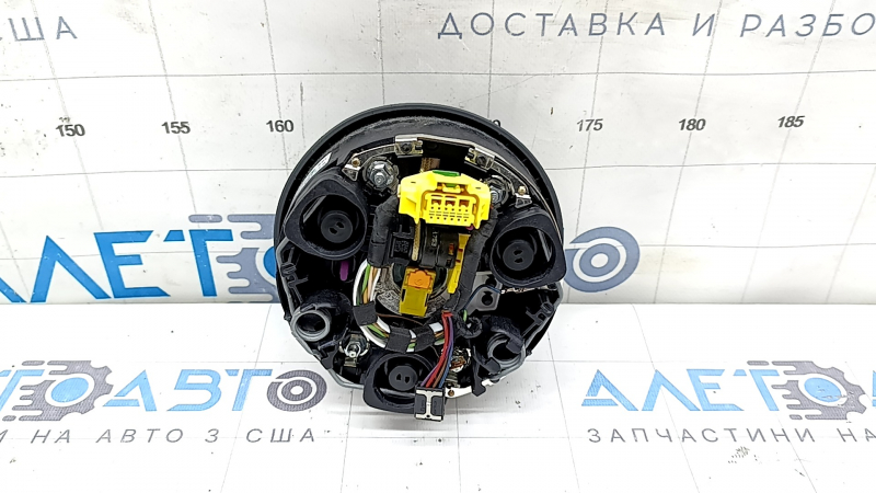 Обратная сторона подушки безопасности Audi A5, вид с электропроводкой.