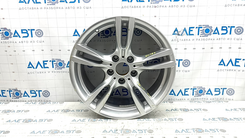 Главный вид колеса R18 для BMW 4 F32 F33 F36 2014-2020 с заметными дефектами.
