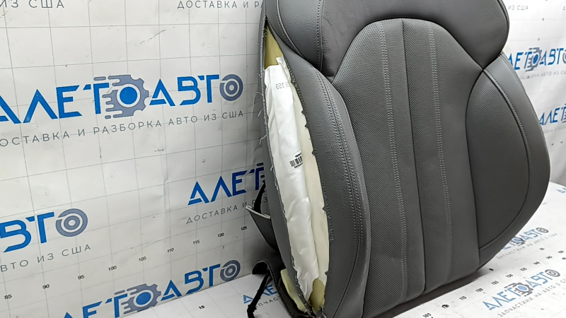 Спинка сидения Audi A5 F5 2018-2019 в сером цвете, заметны следы эксплуатации
