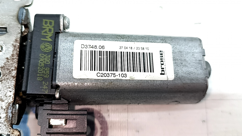 Мотор регулировки подушки водительского сиденья Audi A5 F5 18-25 5D передний, без каркаса